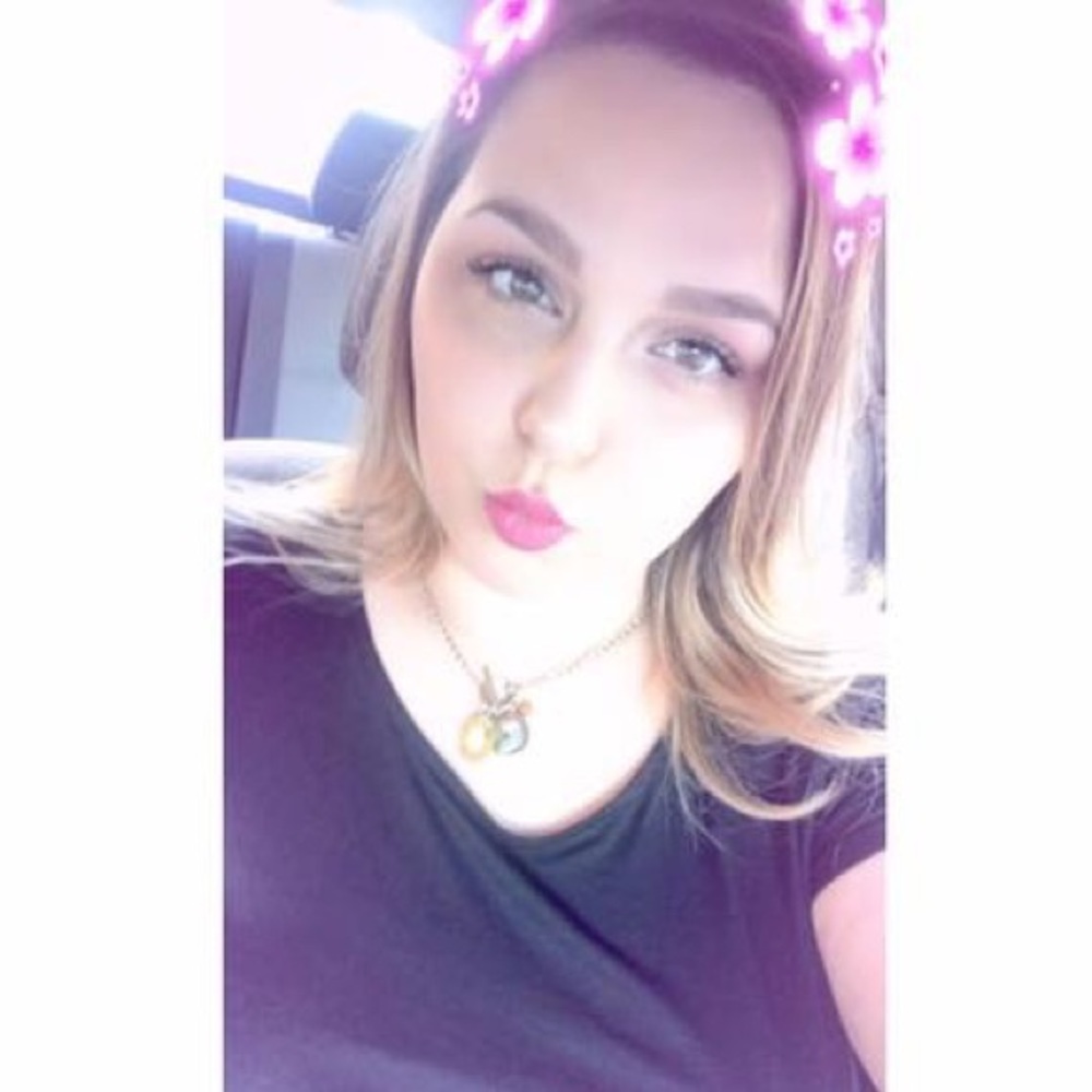 Meet your posher, Michelle💕